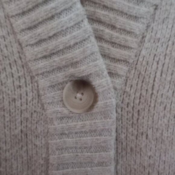 OAK + FORT cream cardigan with faux fur sleeves - Picture 6 of 10